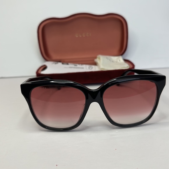 💯 Authentic - GUCCI GG0800SA 002  square Gucci sunglass black with red gradient - Picture 8 of 16